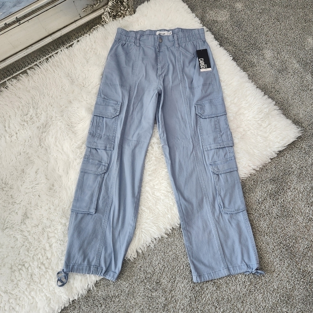 refuge Cargo Jeans. Size Large. New.